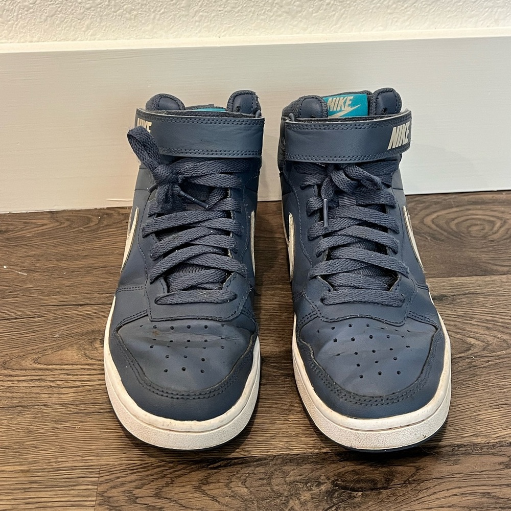 Nike Court Borough Mid